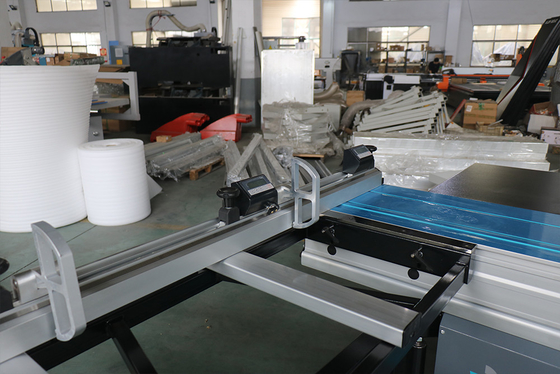 Sliding Table Panel Saw Machine for Plywood 5.5KW Power Max.Cutting Height at 45° 70mm
